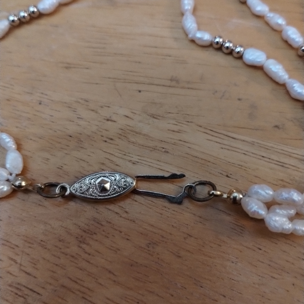 ESTATE unsigned Faux pearl multi strand women's necklace - Picture 5 of 5